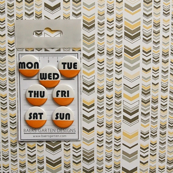 Badges / Adhesive Buttons Days of the Week Set 5 - Modern - Yellow - Gray - White