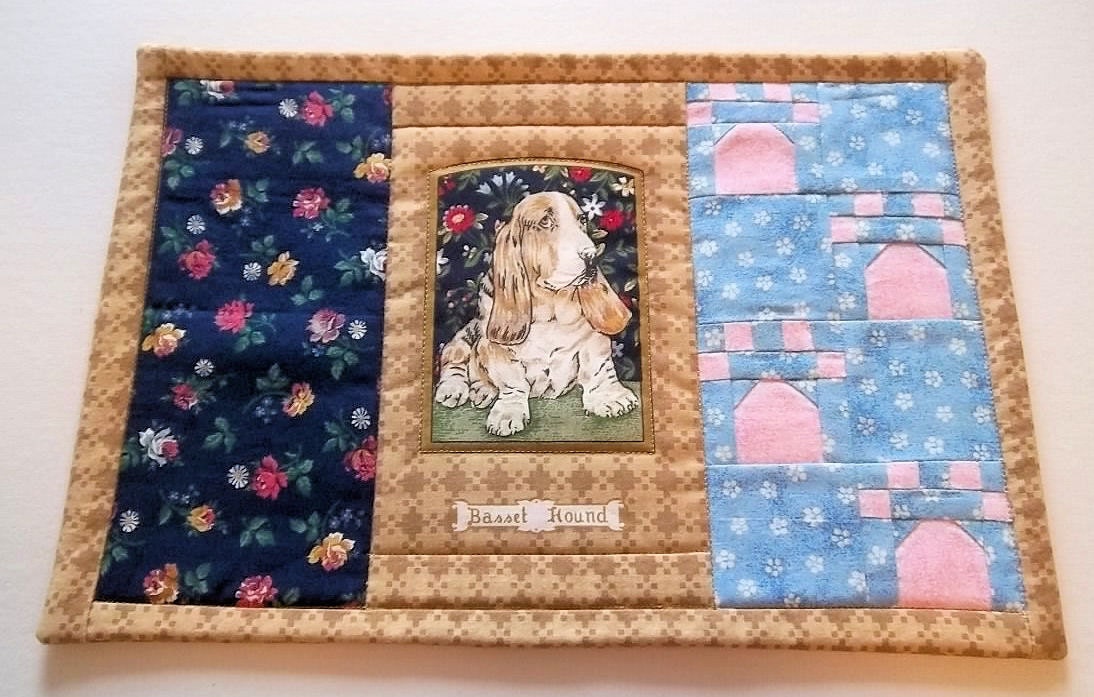 Quilted Snack Mat Bassett Hound Paws