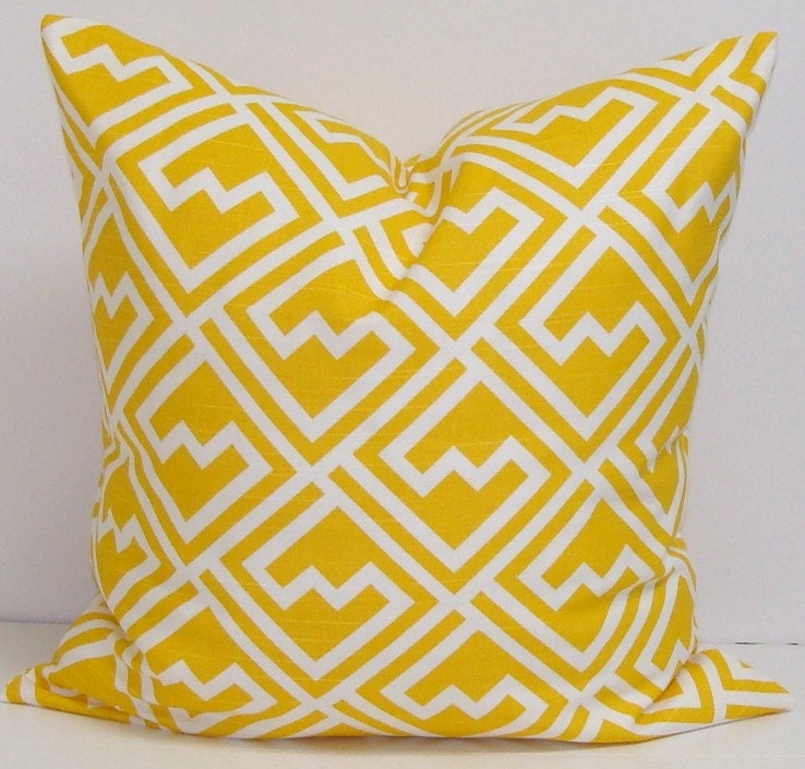 YELLOW PILLOW.18x18 inch.Decorator Pillow Covers.Printed Fabric Front and Back.Geometric Pillow.Housewares.Home Decor.Cushions.cm