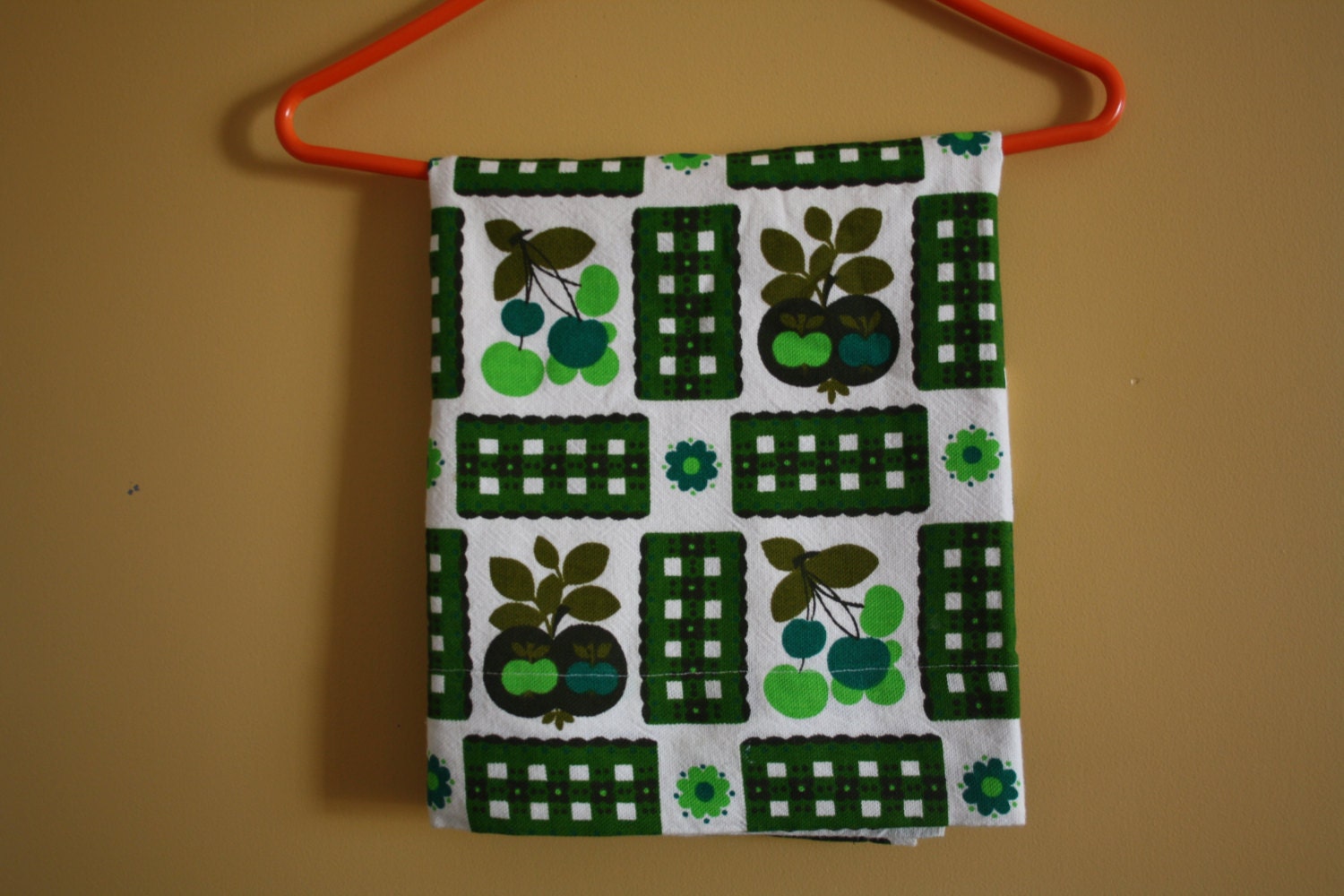 Vintage 1950's avocado green print fabric / retro fruit and floral print