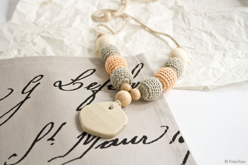 Nursing Necklace with a wood bling - Line, Viscose - Grey, Golden Yellow - FrejaToys