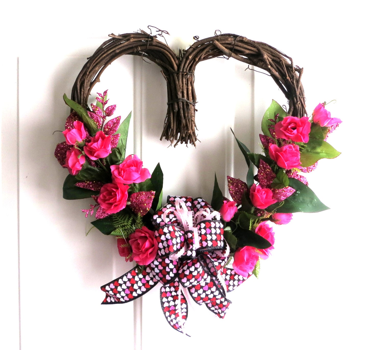 SALE - Spring Wreath - Summer Wreath - Love Wreath - Valentine's Day Wreath - Heart Shaped Wreath - Grapevine Wreath - Outdoor Wreath