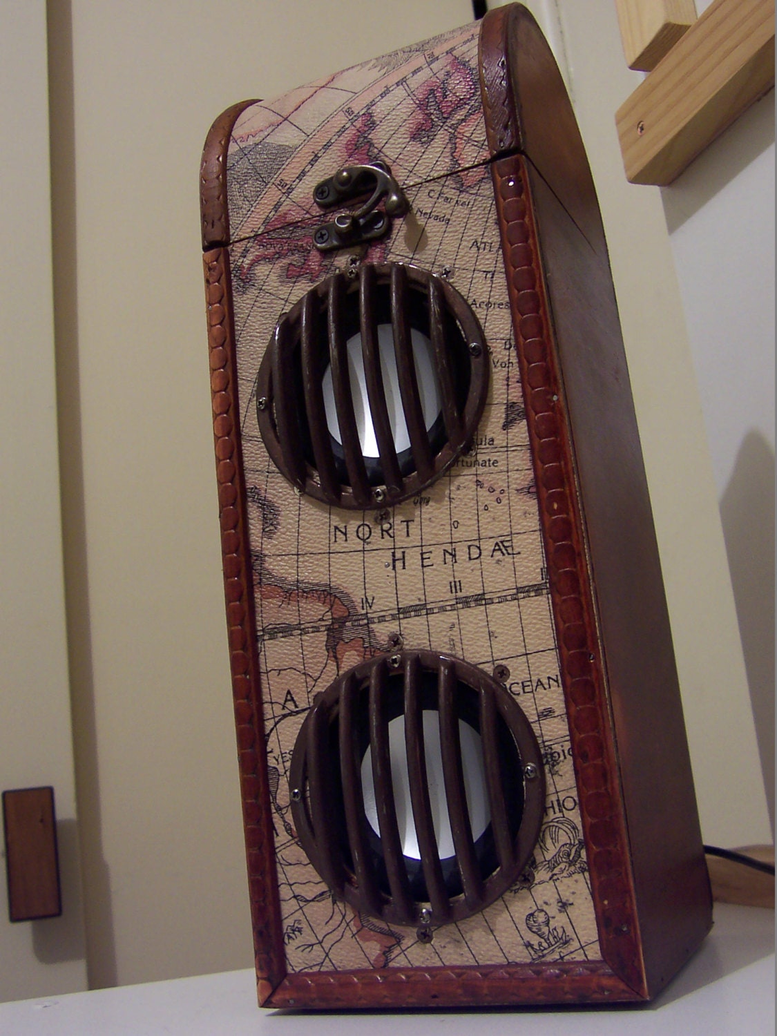 Ipod Speakers, Stereo in Vintage Look, Nautical Themed Wood Case