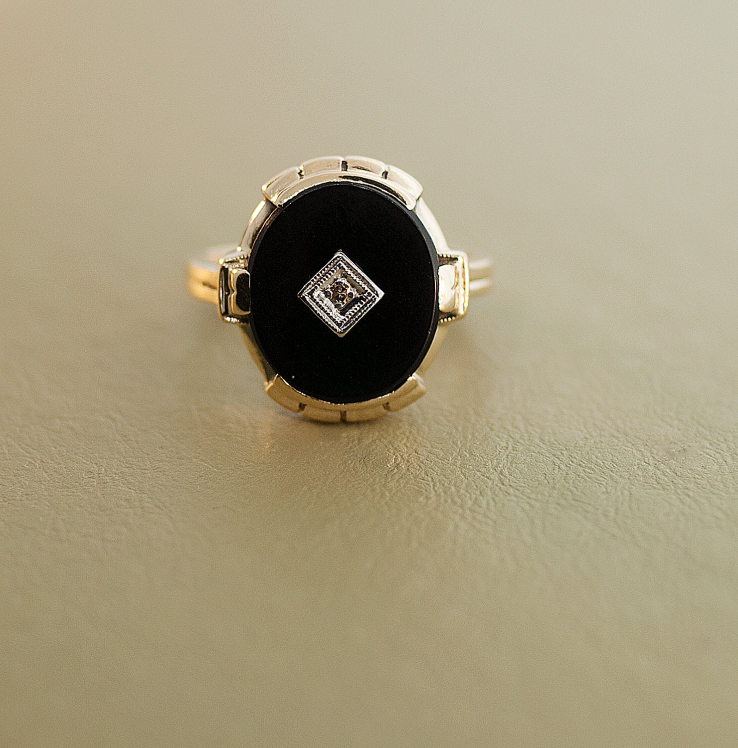 Antique 10k Yellow Gold Black Onyx and Diamond Ring