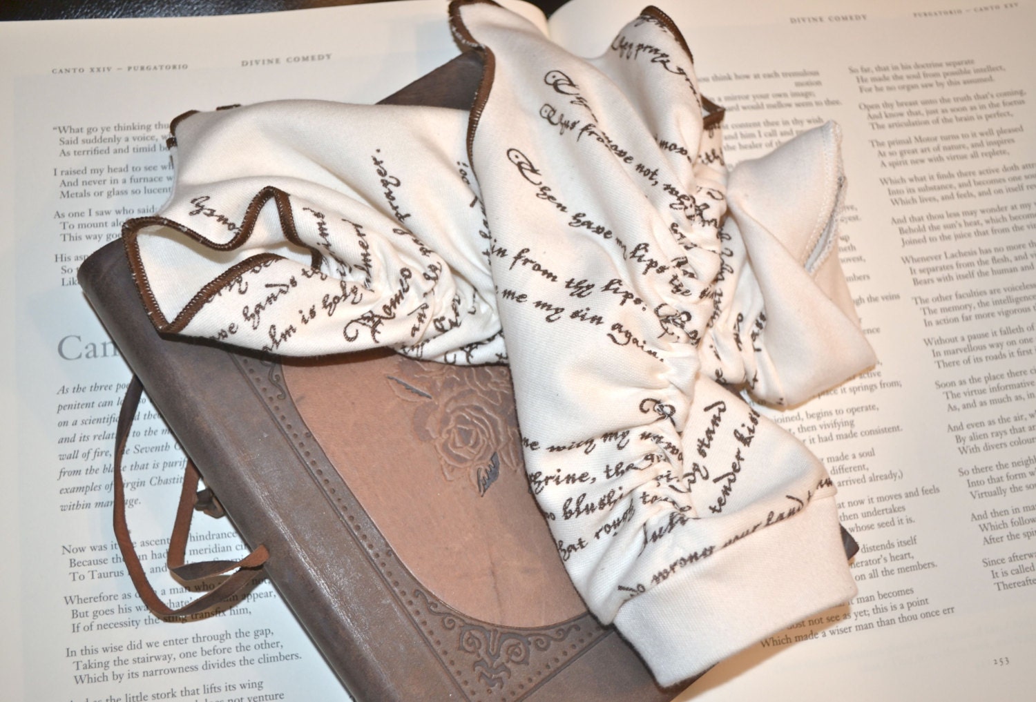 Romeo & Juliet Writing Gloves