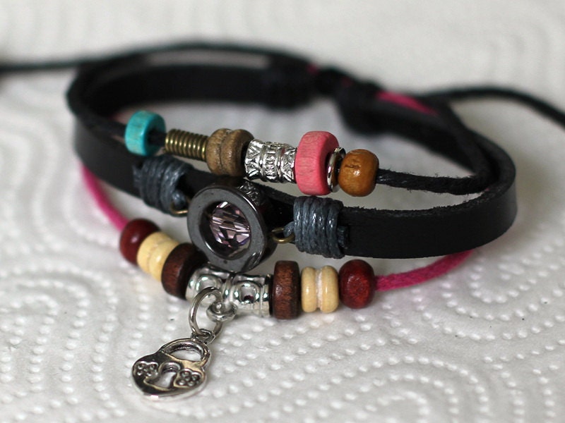 135 Handmade black leather bracelet Beads and love lock Gift between lovers Chic jewelry Charm bracelet Beautiful girls and women