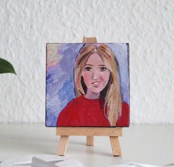 original small acrylic portrait painting on tiny canvas, comes together with wooden easel, 8x8x1 cm (3,2'' x 3,2'' x 0,4'')
