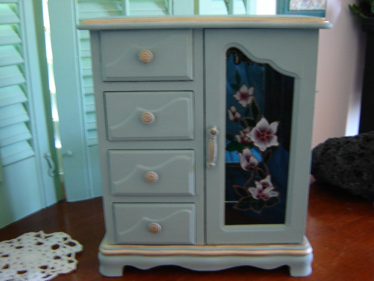 Upcycled vintage jewelry case/shabby chic/retro chic/paris chic