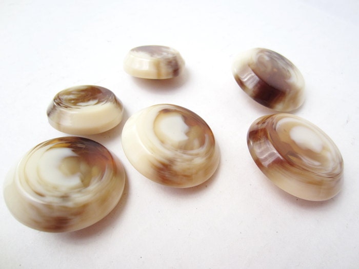 Vintage Caramel Swirl Bakelite Buttons // Coat Buttons // Butterscotch // Old Buttons //