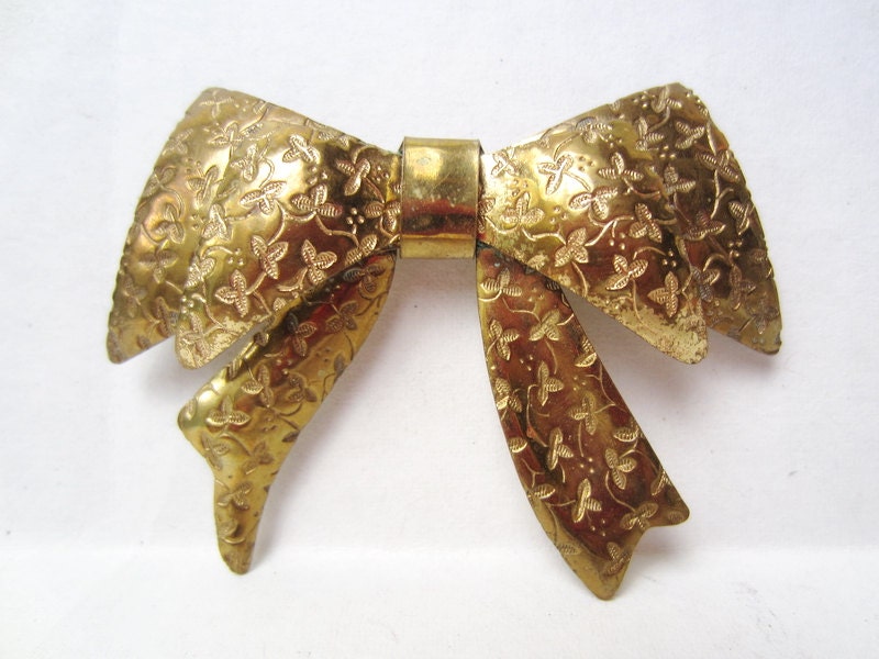 Vintage Gold Tone Girly Metal Bow Pin