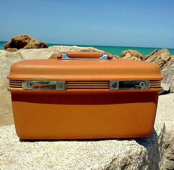 Vintage Samsonite Suitcase/Carry on Luggage With Key 1970's