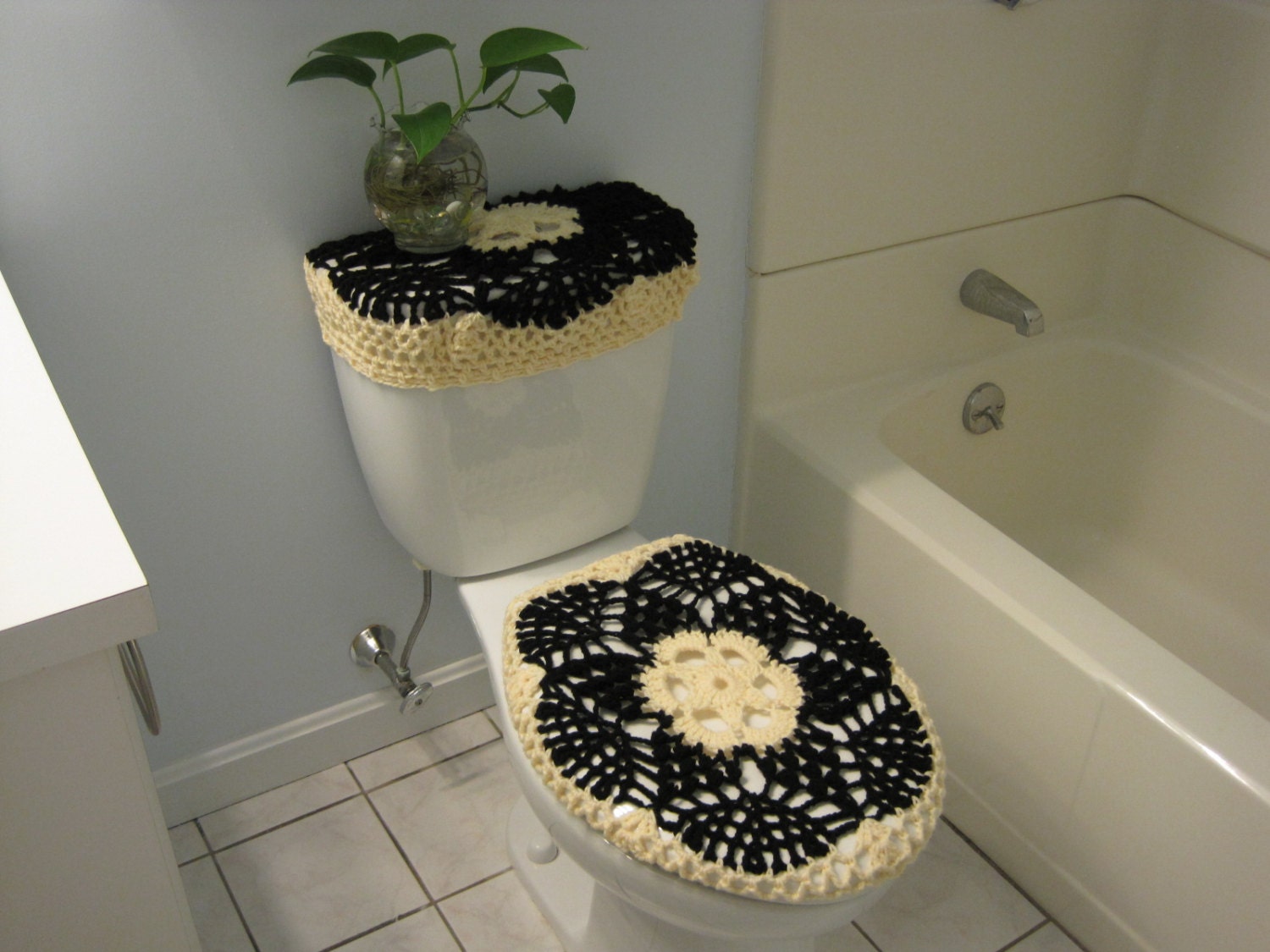 Set of 2 Crochet Covers for Toilet Seat & Toilet Tank Lid, Cozies- black/cream (TSTTL5A)