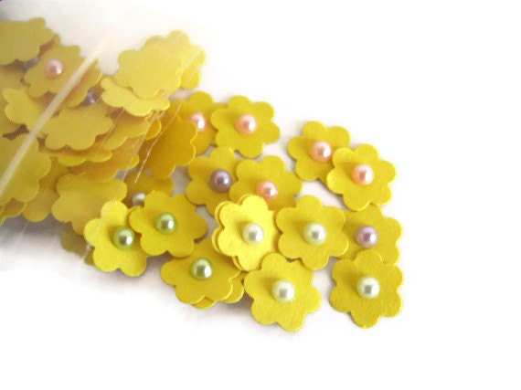 Yellow Flower Confetti: 100 Daffodil Yellow Flowers with Pastel Pearl Centers