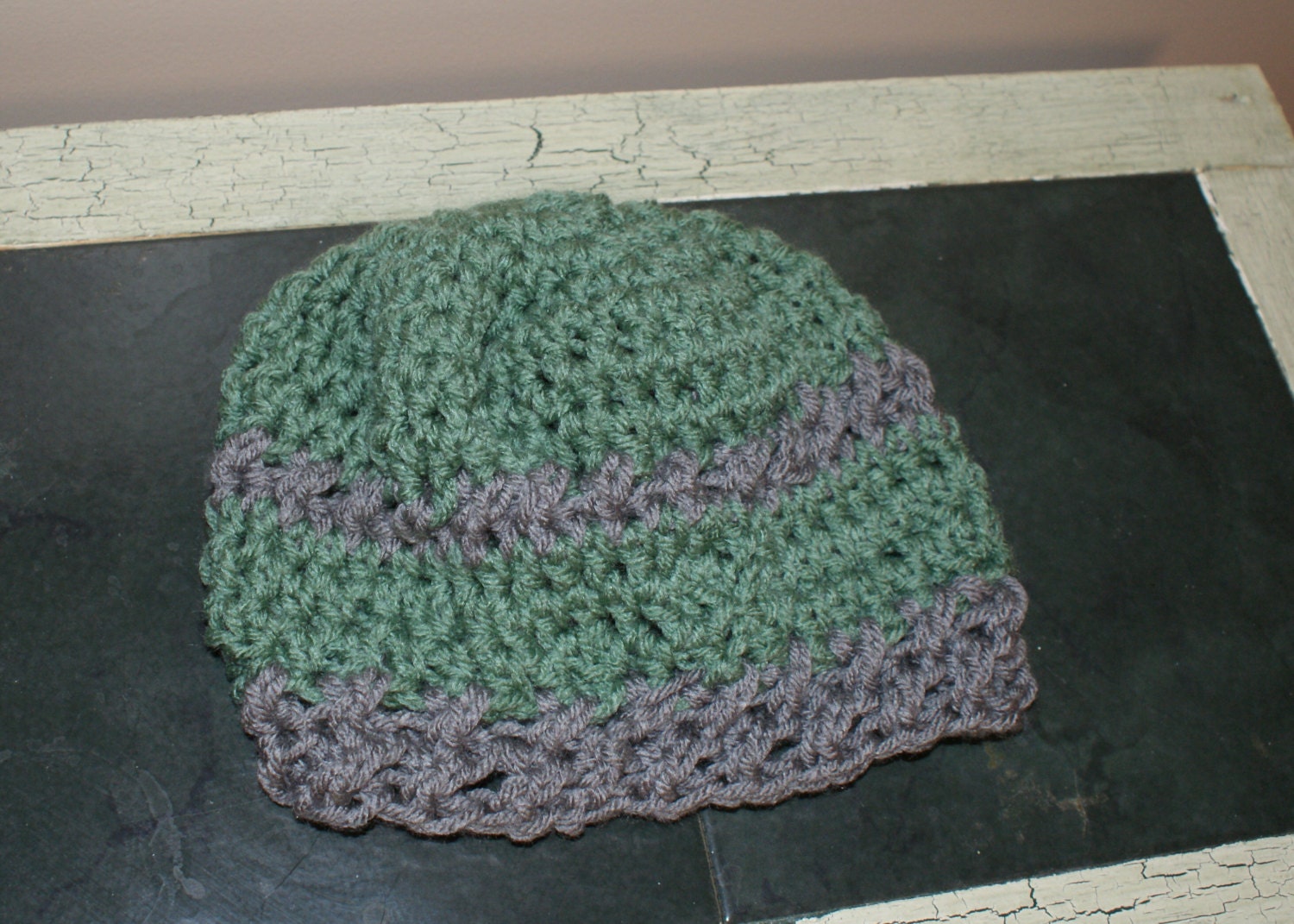 Green baby girl hat, Crochet Baby Cloche, Toddler Snow Hat, Infant Beanie, Baby Winter Hat, Baby Snow Hat, Crochet Cloche, Green Gray Hat