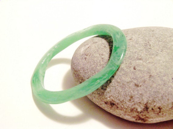 Mid Century 1950s Marbled Green Lucite Bangle Vintage Bracelet