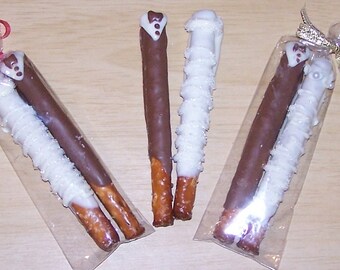 Pretzel Bride and Groom - Chocolate Covered pretzel sticks - pretzel sticks In Chocolate - Chocolate Favors