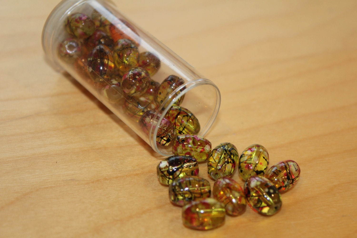 Multi coloured/speckled acrylic bead
