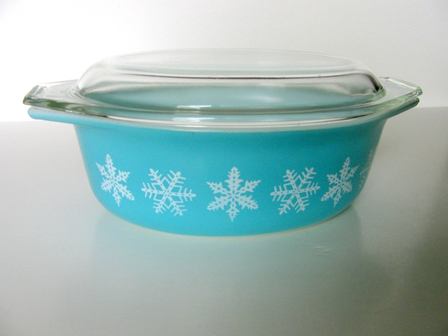 Pyrex Snowflake Turquoise Casserole  1 1/2 Quart Dish Mid Century Vintage Kitchen Aqua
