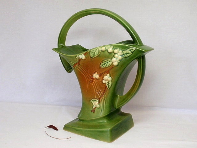Roseville Snowberry Fern Green Handled Basket Vase Ohio - twocheekychicks