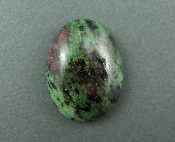 Ruby zoisite  - designer cabochon  -  30x22mmx7mm - 1pice