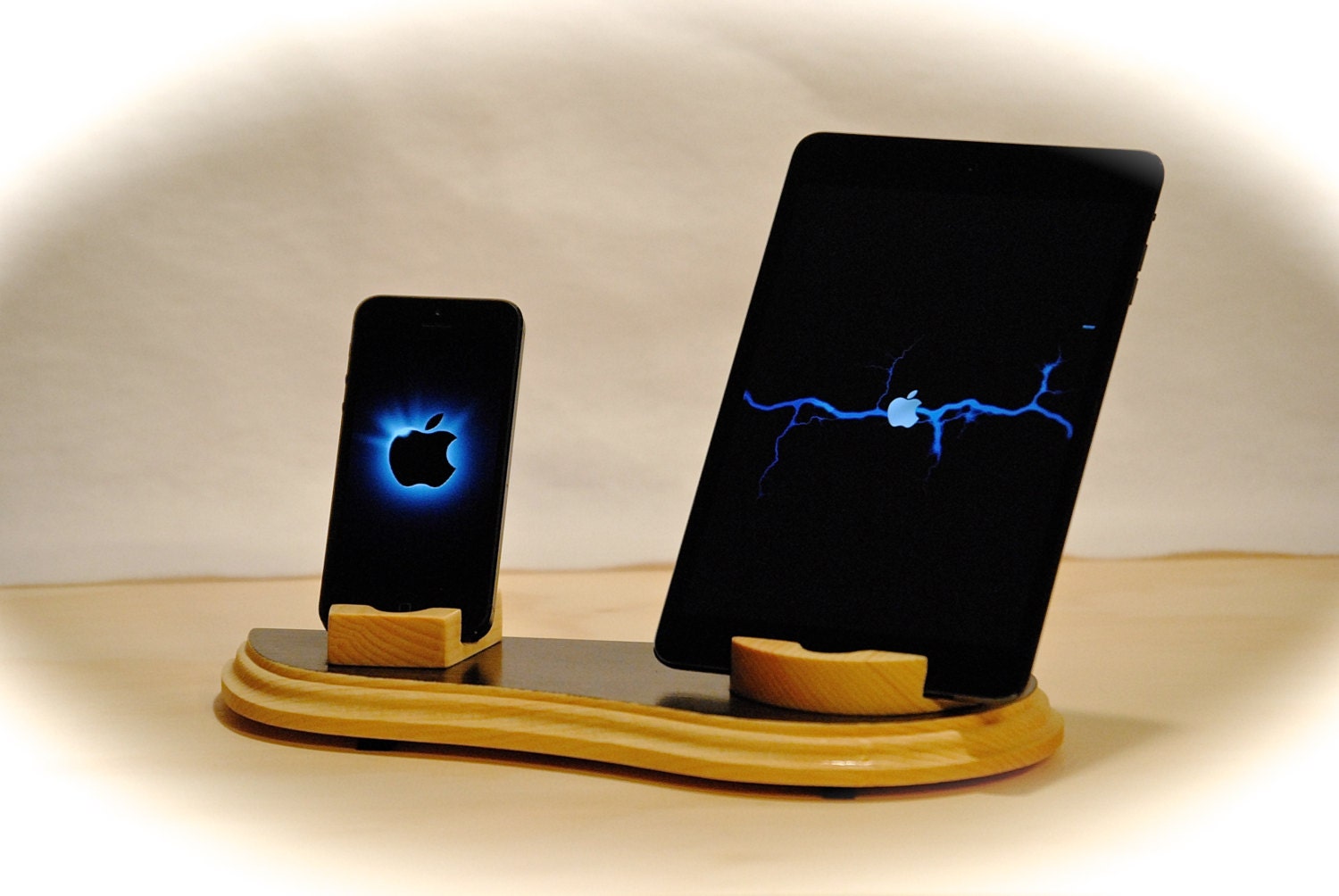 The "Dual Dock" wooden docking station for iPhone, iPod, iPad, iPad mini, Galaxy Tab, Kindle Fire, Note, Motorola, Nook