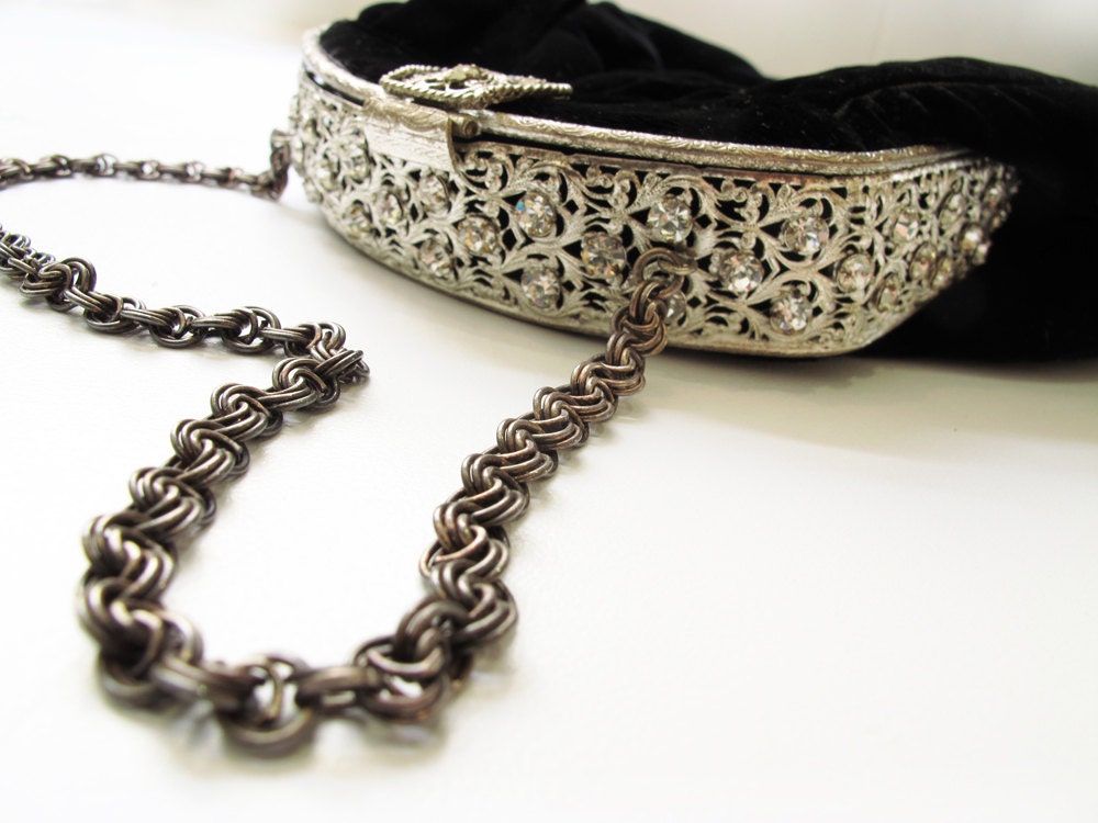 Amazing Vintage Rhinestone Embellished Evening Clutch Purse in Black Velvet