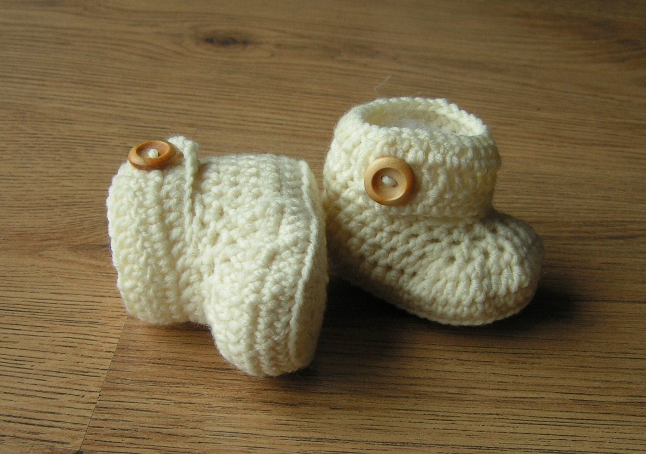 Baby booties wrap around ugg style, cream unisex, 0-6 months.