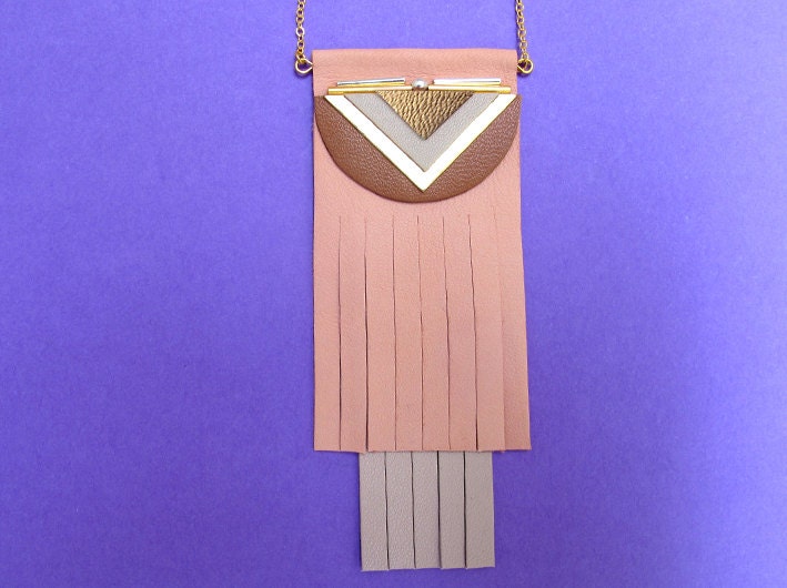 Hawara long necklace, graphic shape in leather, light pink pastel nude