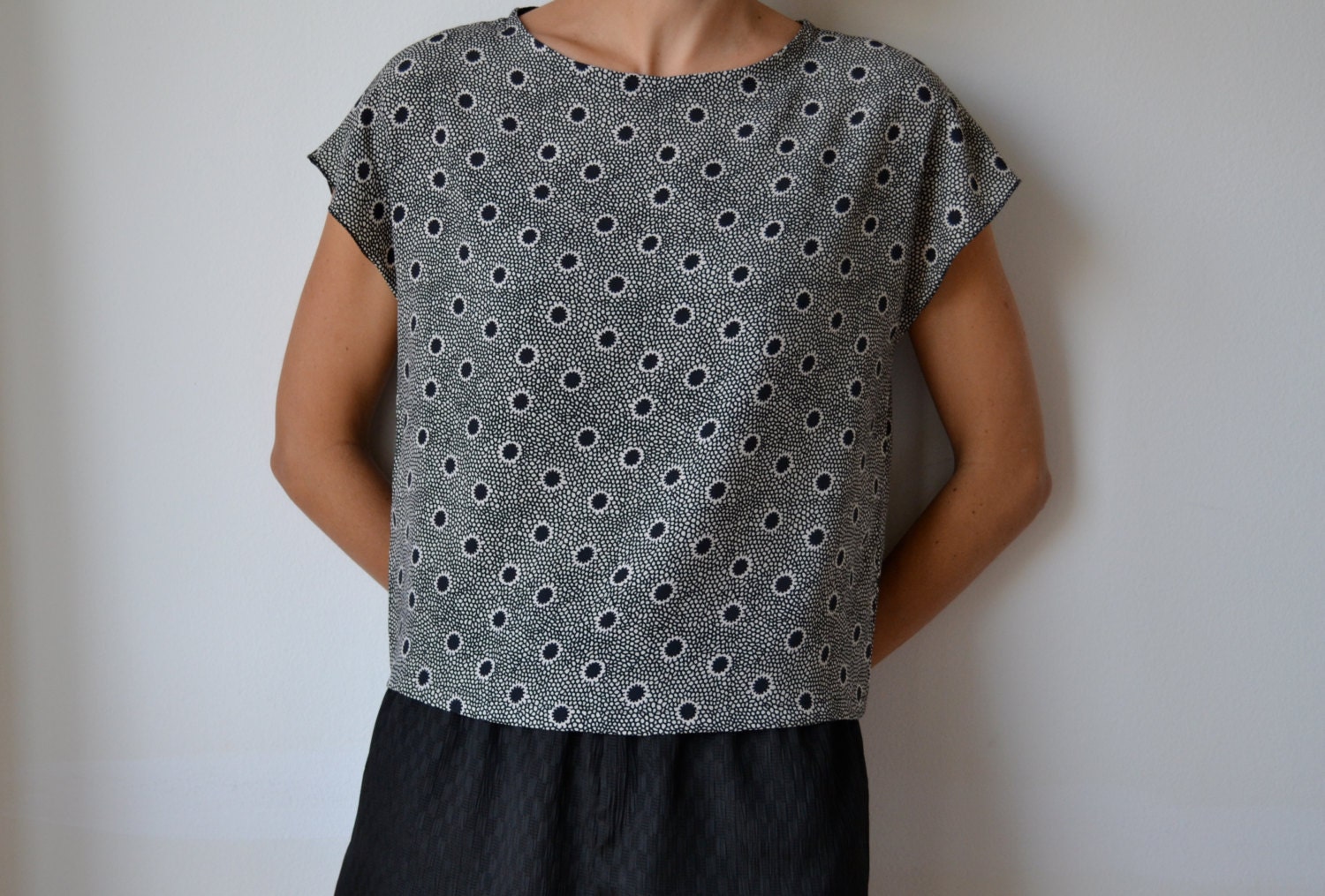 RESERVED FOR ANTONELLA :) Black and cream silk top. Cap sleeves. Size M.