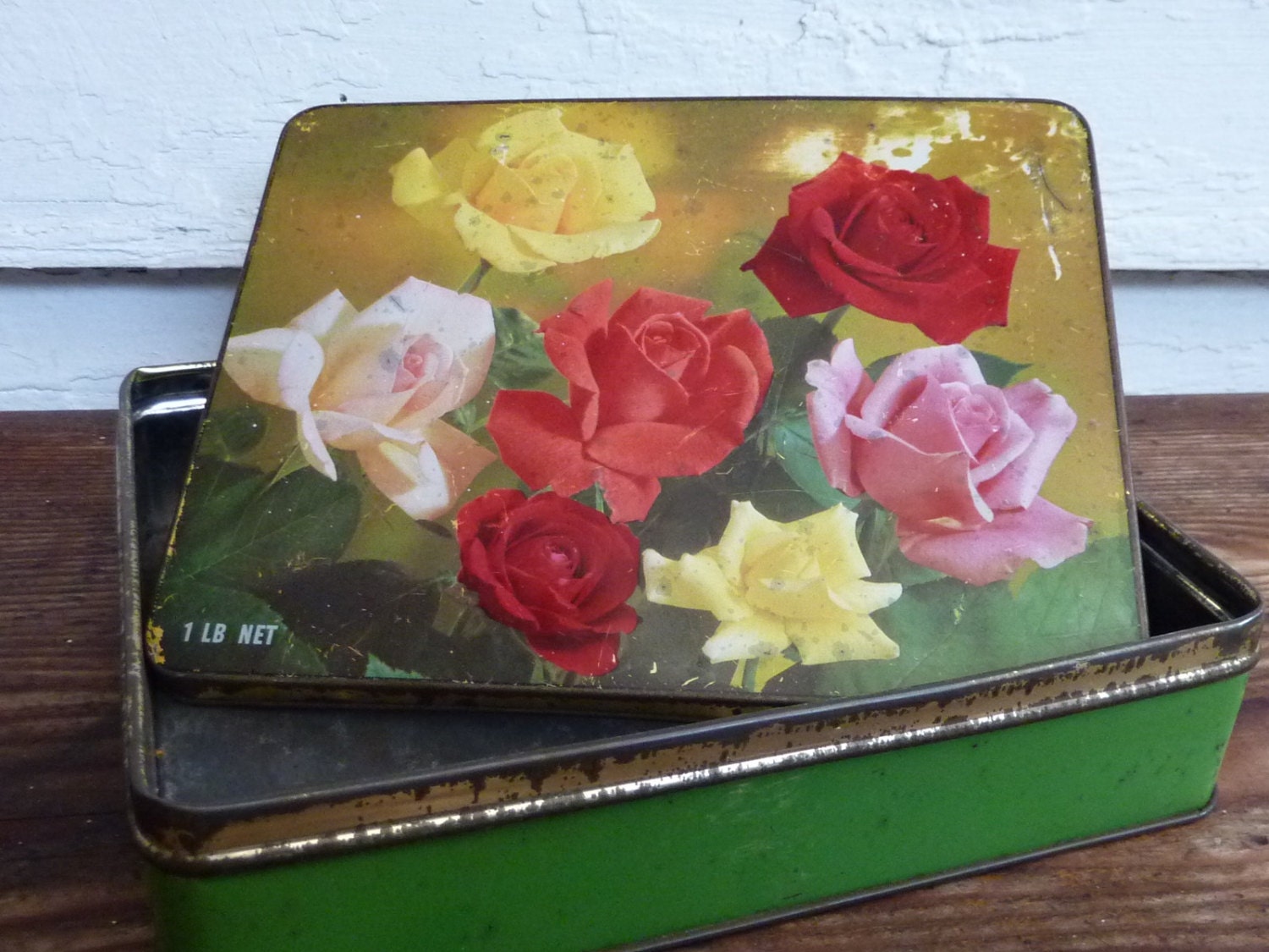 Vintage 1940's Sweets Tin - Vintage Decor - Shabby Chic Decor - Collectable Tin - Metal Box