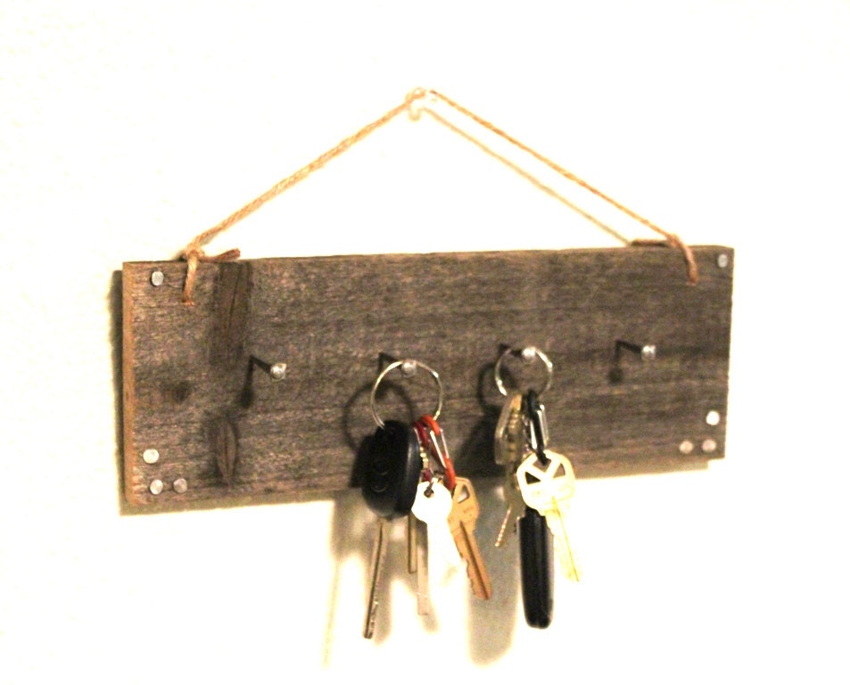 Wall Key holder - Reclaimed wood - Cabin Decor - Barnwood Key rack