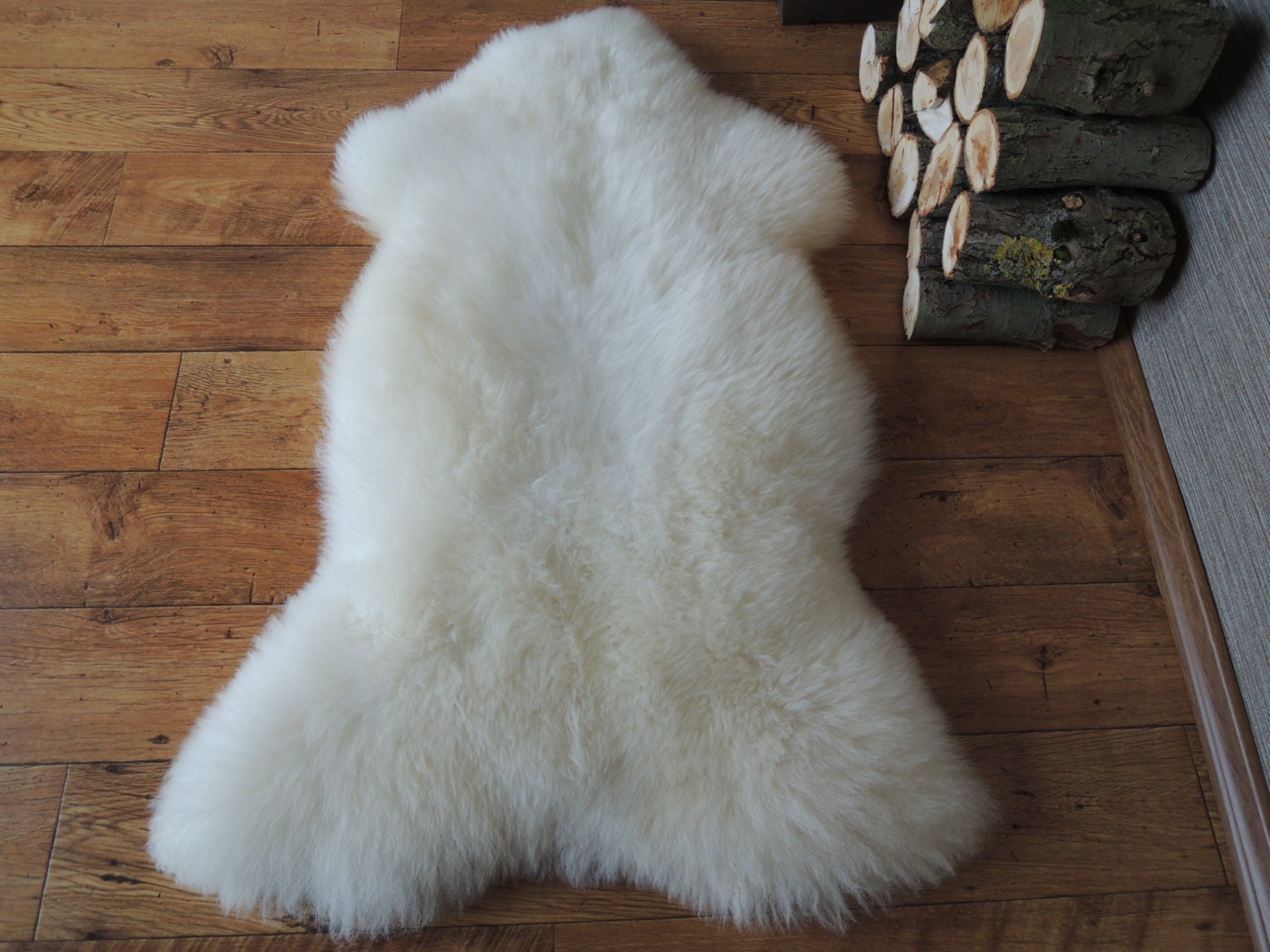 Wonderful XL Natural & Genuine Creamy White sheepskin rug Soft and Thick wool - Comfort  Decoration