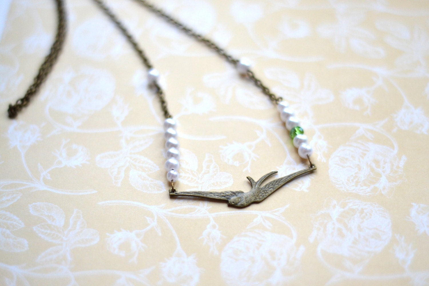 Swallow necklace - Free swallow - Fashion jewelry - Gift for her