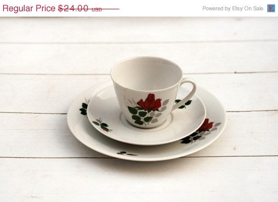 ON SALE Vintage 1960s COFFEE Cup and Saucer Trio Set Snow White Rose Red