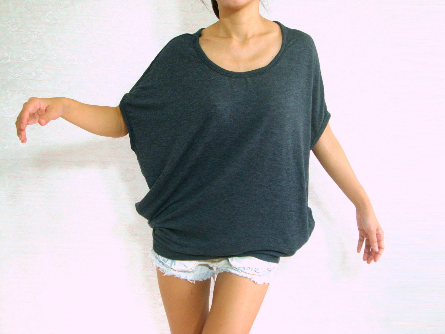 Gray T Shirt - with pockets / Dolman Sleeve Tee / Poncho Top / Gray Blouse - Oversized Tee / Ladies Tee - Casual Comfy Women's T Shirt