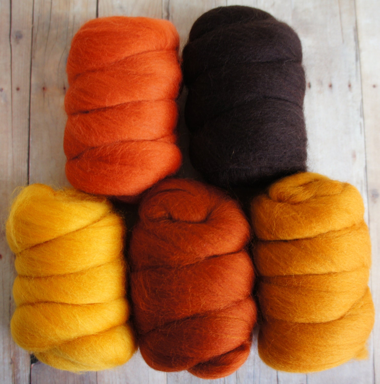 Felting Wool - Merino wool tops 21 micron - 5 x 25g Needle felting spinning Oranges, Reds, Black.