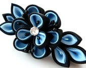 Kanzashi fabric flower hair clip. Black and blue. - JuLVa