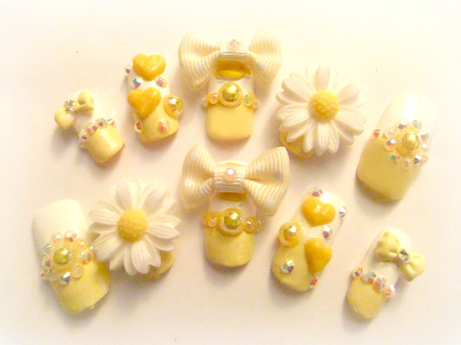 Kawaii Sweet Happy Yellow & White Daisy nails with bows and acrylic hearts full false/fake 3D nail gyaru Japanese hime lolita