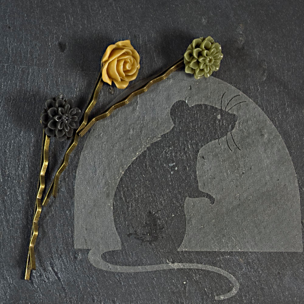 Set of Three Antique Brass Bobby Pins Gray Coffee Khaki Mum Flower Rose Resin Cabochons Wedding Bridesmaids Birthday Gift Hair Accessory