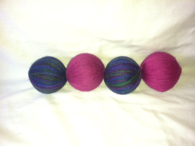 Set of 4 felted wool dryer balls (dark pink)