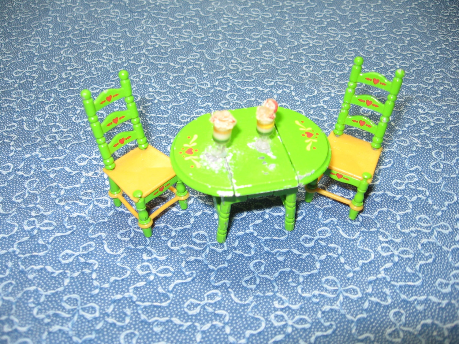 Miniature Metal and Plastic Furniture by Mattel, Desk with flaps, Chairs, Sundaes,1980