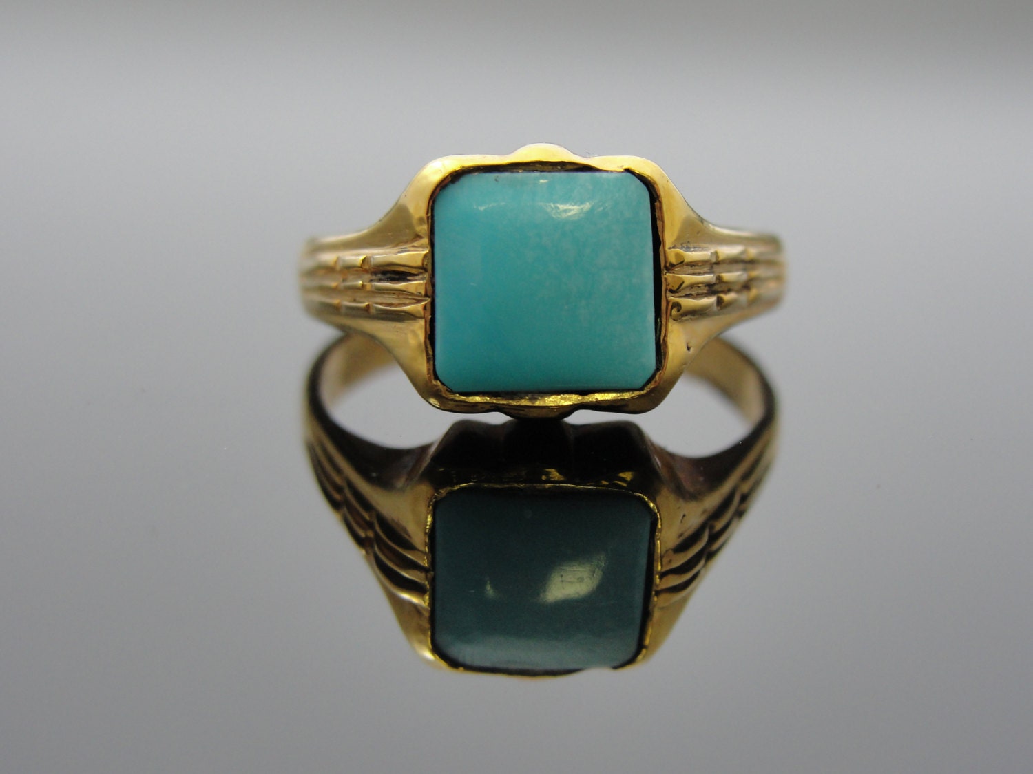 18k Yellow Gold and Fine Persian Turquoise Ring for Man or Lady, Vintage 1940's 1950's RGTQ104D