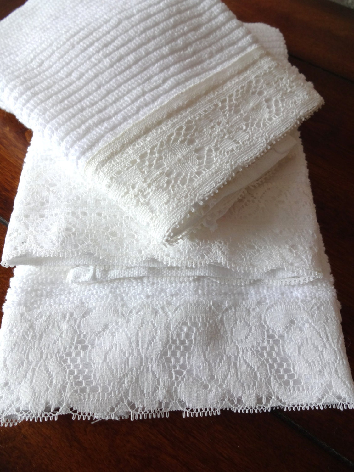 WON'T FALL OFF Kitchen Towel Snap in Place StayPut Handmade White Cotton Towel with Lace Trim Stays on Oven Bar or Refrigerator