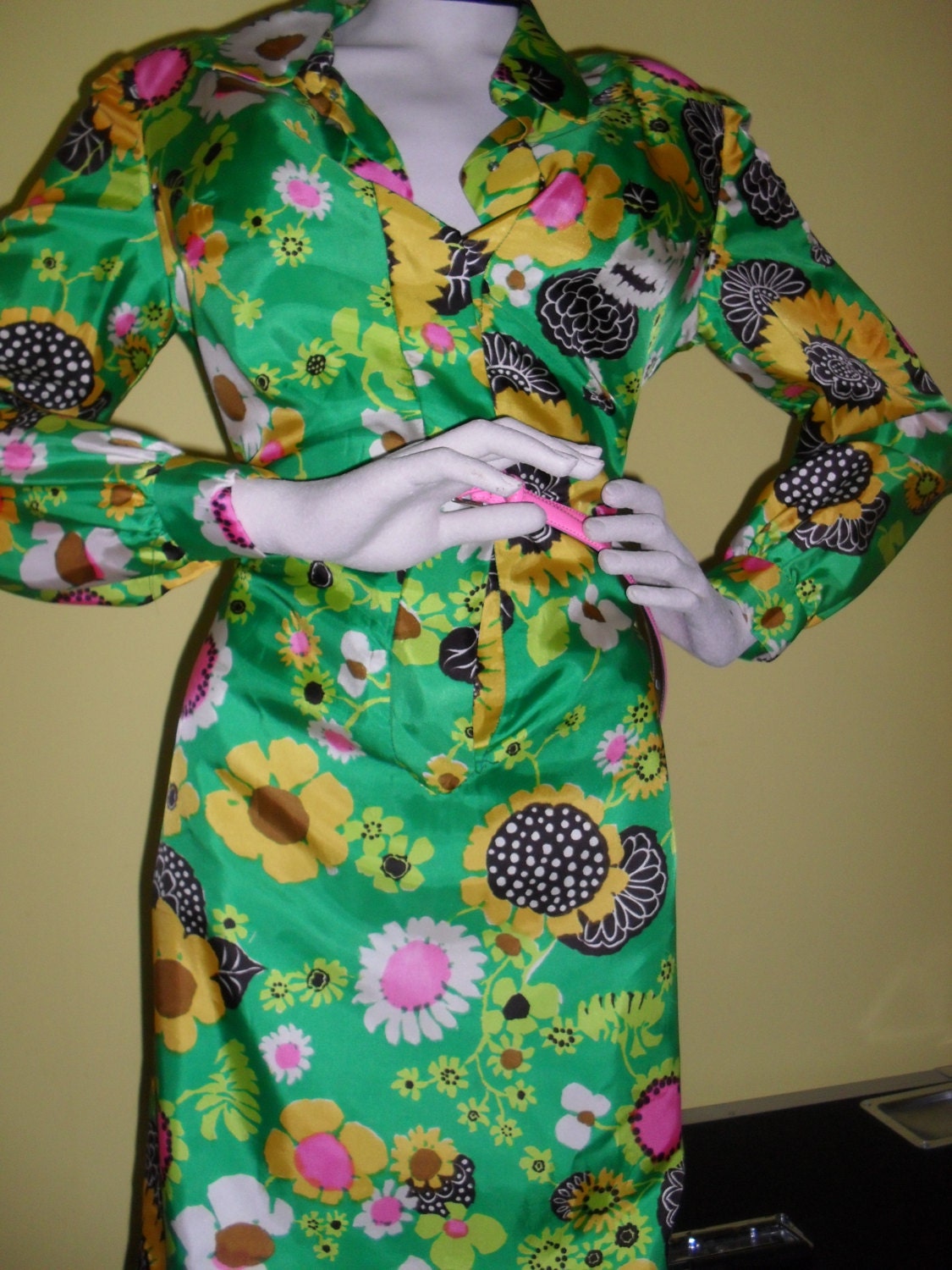 70's Happy Flower Dress Size 2-6 Free Shipping