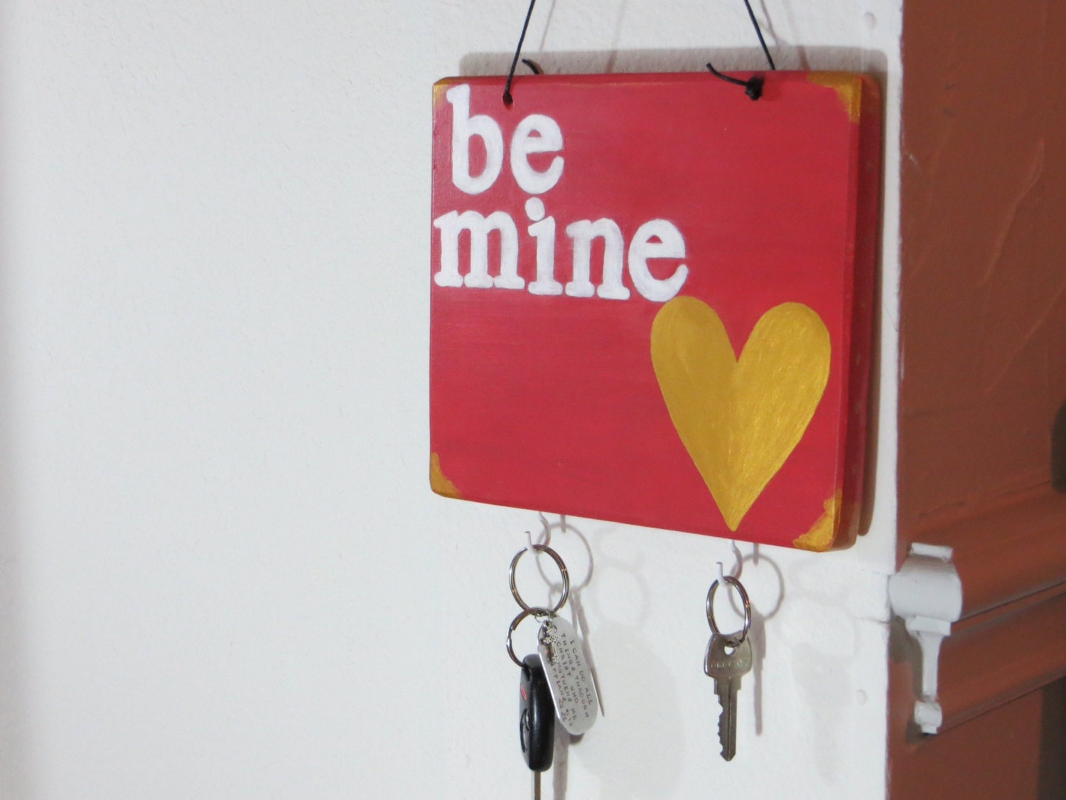 Hand painted Valentine--Be Mine--I Love You sign with key holder