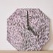 Horloge octogonale motif floral noir et rose 30 cm