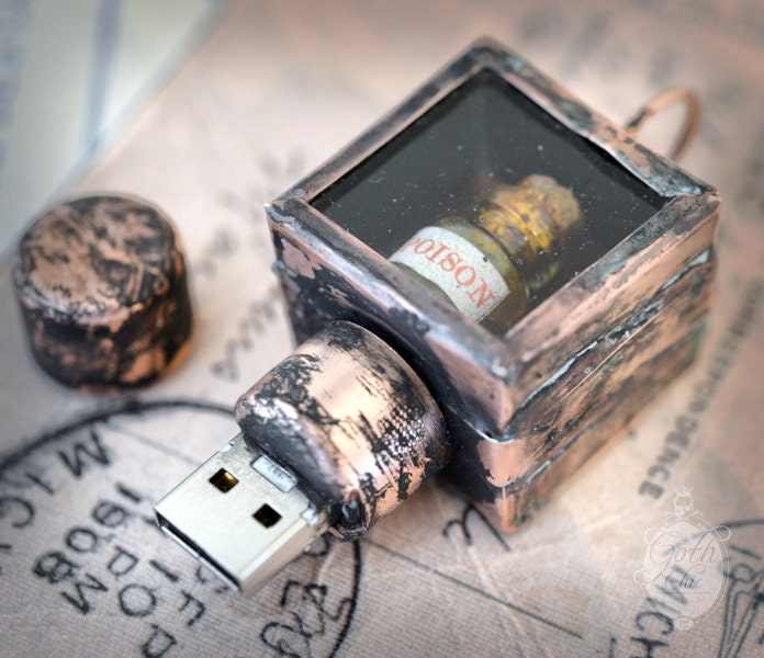 8Gb USB pendrive Steampunk Gothic POISON bottle in a shadow box