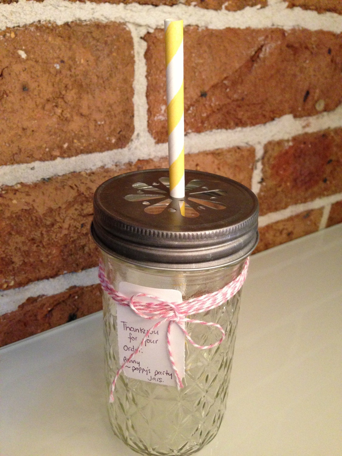 1x Ball Mason Quilted Drinking Jar with Daisy lids. Perfect for weddings, summer BBQS, picnics or that perfect unique/rustic party.