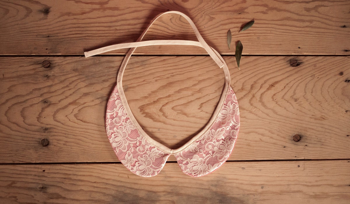 Peter Pan Collar - Lace/Coral