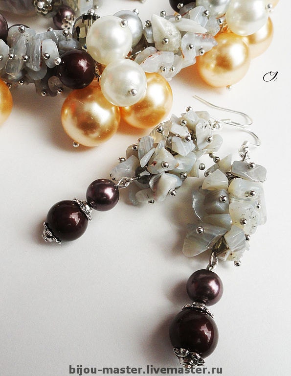 Earrings with Swarovski crystals and agate